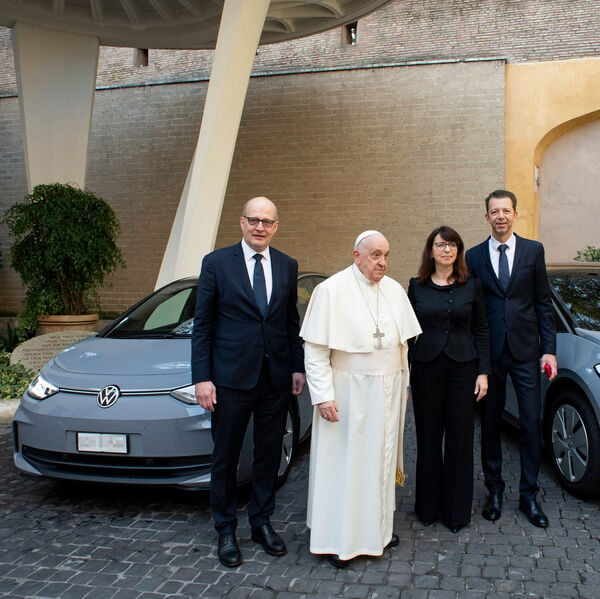 VW électrifie le Vatican
